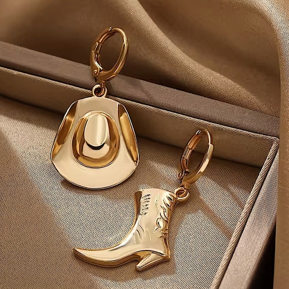 🤠New gold dangle drop cowgirl earrings~ Western Cowboy hat & boots earrings - Picture 2 of 3